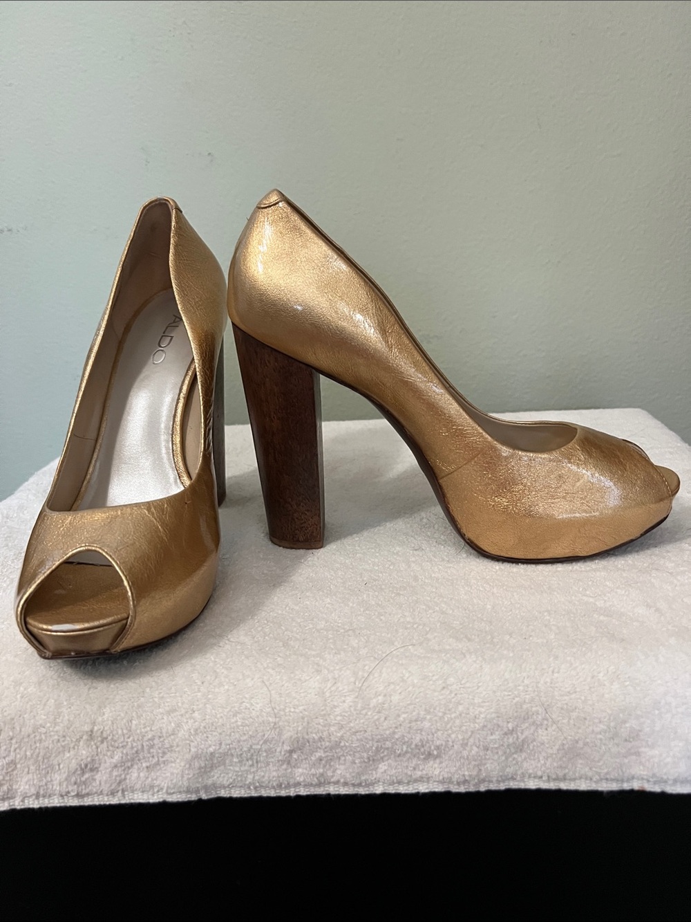 Aldo Gold Peep-Toe High Heel Pumps Size 8B